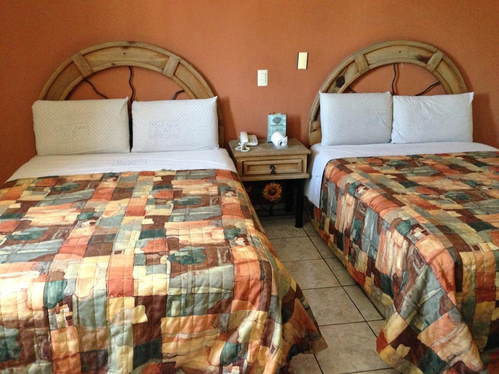Hotel La Paz Guadalajara Room photo