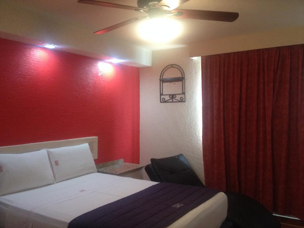 Hotel La Paz Guadalajara Room photo