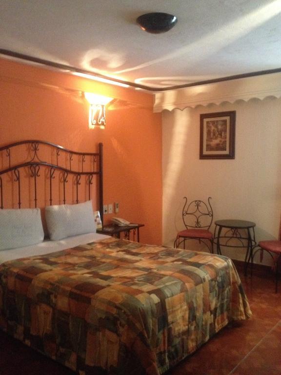 Hotel La Paz Guadalajara Room photo